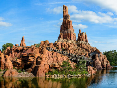 Disneyland® Paris: Eco Winter-tickets voor 2 personen en 1 kind (2 parken)