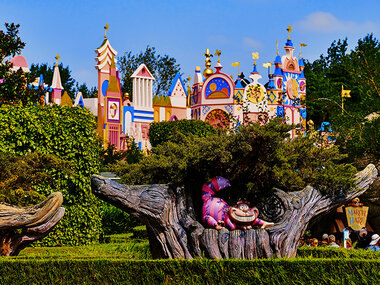 Disneyland® Paris : entrée Medium Winter pour 2 adultes et 1 enfant (2 parcs)