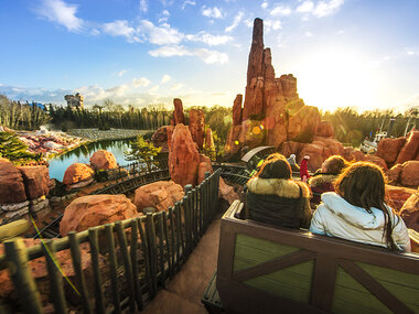 Disneyland® Paris: Medium Winter-tickets voor 2 personen en 1 kind (1 park)