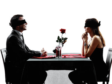 Cena al buio per 2: menù sensoriale con vino incluso a Roma