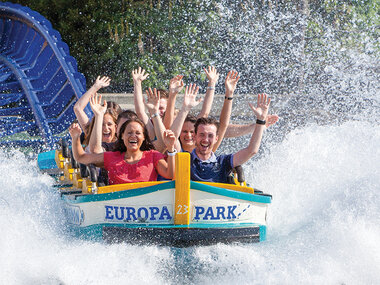 1 Tagesticket für den Europa-Park für 1 Erwachsenen und 1 Kind in der Hochsaison