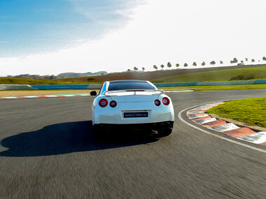 5 rondes als piloot in een Nissan GTR in Mettet