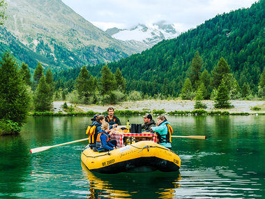 Degustazione di raclette su barca da rafting in Engadina per 4 persone