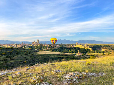 Segovia desde lo alto: 1 vuelo en globo de 1h, brindis y pícnic para 2 personas