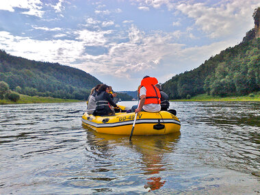 Geführte Schlauchboottour mit Bahnerlebnis in der Sächsischen Schweiz