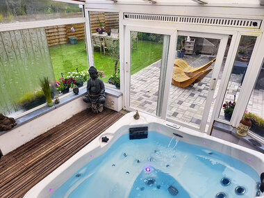 2 dagen Charleroi: appartement met privéspa, bubbels en diner