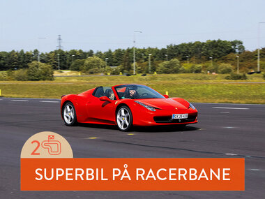 Kør racerbil på bane: 2 omgange i Ferrari 458