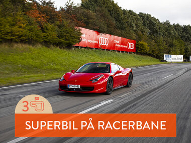 Kør racerbil på bane: 3 omgange i Ferrari 458
