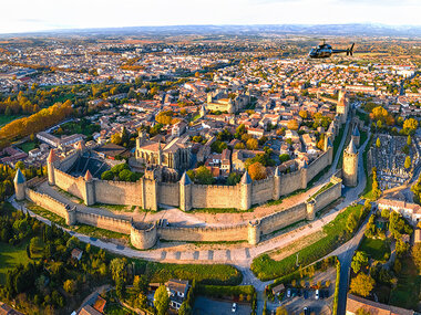 Vol en hélicoptère de 20 min pour 2 personnes au-dessus de Carcassonne et ses environs