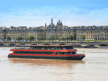 Croisière romantique sur la Garonne avec déjeuner à bord d'un bateau-restaurant