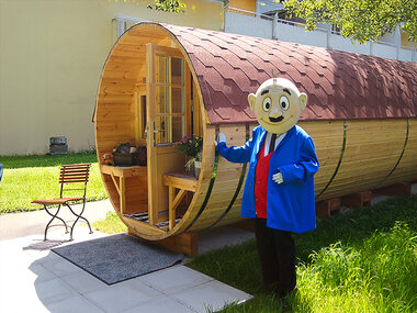 Abenteuerlicher Familienausflug zur Papa Moll Fasshütte mit Eintritt ins Thermalbad für eine vierköpfige Familie