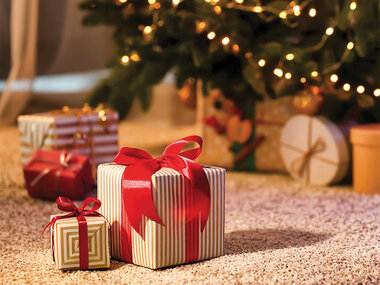 Emozioni sotto l'albero: 1 notte o 1 cena o 1 attività sportiva o di relax per 2