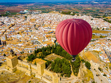¡Antequera a vista de pájaro!: 1 vuelo en globo de 1h para 2 personas