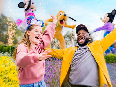 Biglietti data a scelta per 2 adulti a Disneyland® Paris e 1 notte in hotel a Parigi