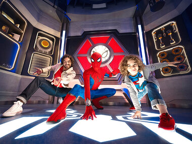 Ingresso data a scelta per 2 adulti e 2 bambini a 2 Parchi Disneyland® Paris e 1 notte in hotel a Parigi