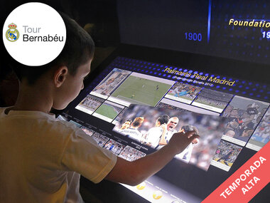 Tour del Bernabéu en familia en temporada alta: museo, trofeos y vistas panorámicas inolvidables para 2 adultos y 2 niños