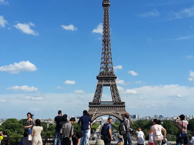 Bonne Carte Anniversaire Femme À Paris - Tour Eiff