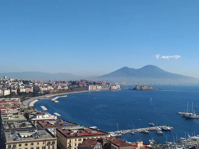 Cena con delitto nel centro storico di Napoli