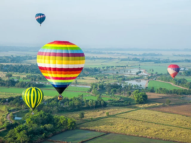 1 volo di gruppo in mongolfiera per 1 sul Parco e Castello di