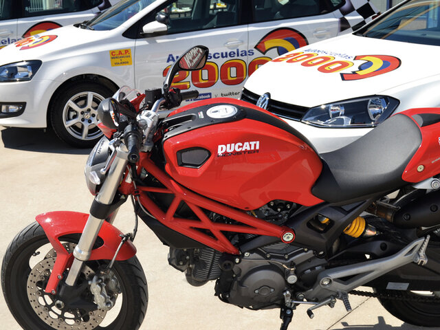 Moto Ducati Monster 696 Joyeux Anniversaire Multi Themes