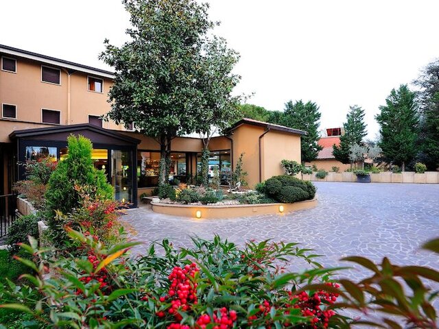 Hotel Le Grazie 3 Night Family Break In Italy Short - 